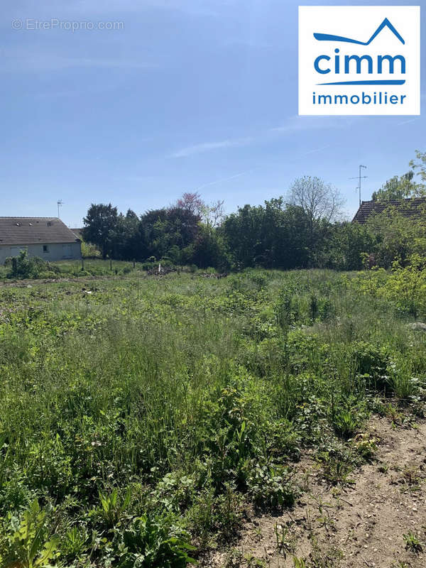 Terrain à AMILLY