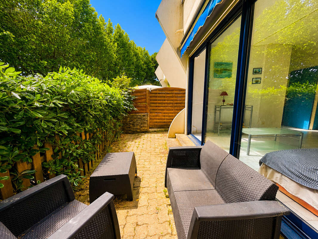EXCLUSIVITÉ : 2 pièces en rez-de-jardin avec cave dans le quartier du Golf - photo 7
