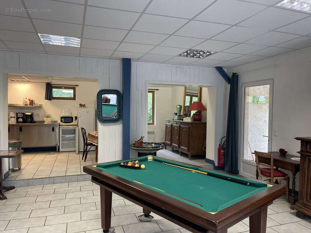 Une maison pleine de vie et de possibilités avec piscine et 2 hectares et demi et ... 9 chambres ! - photo 13
