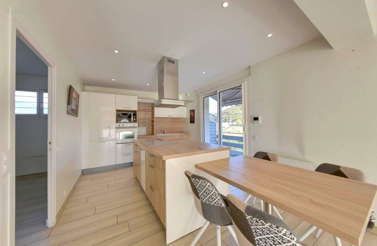 Maison à SAINT-MARTIN-D&#039;HERES