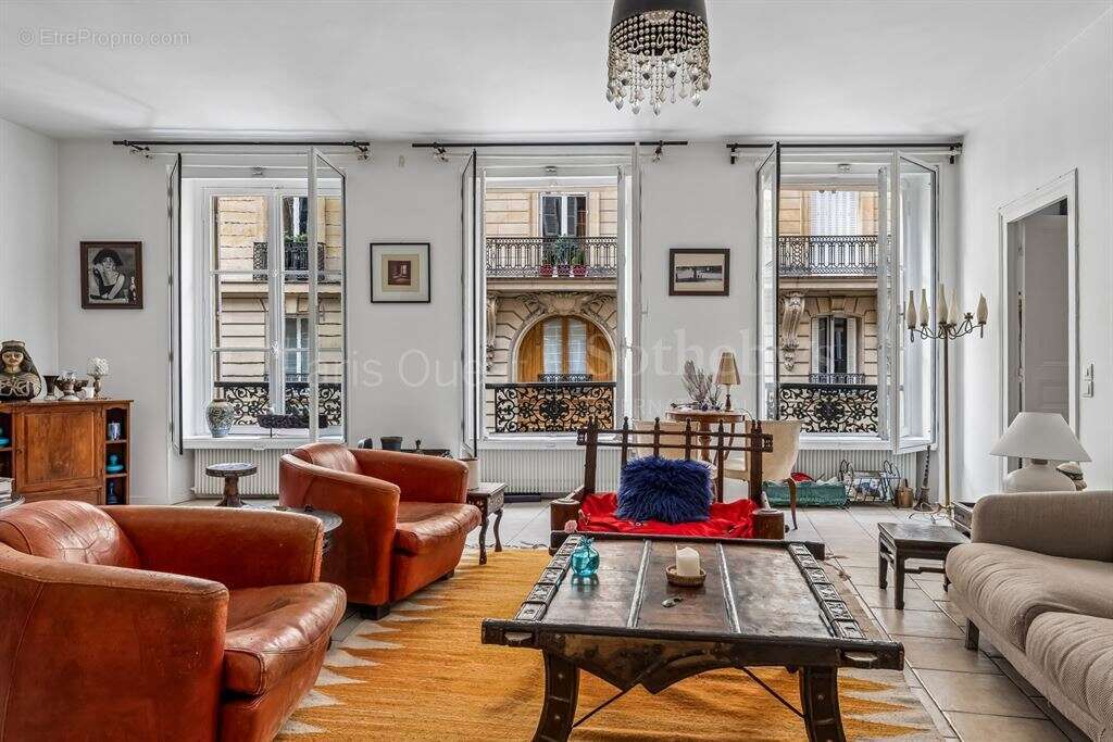 Appartement à PARIS-8E