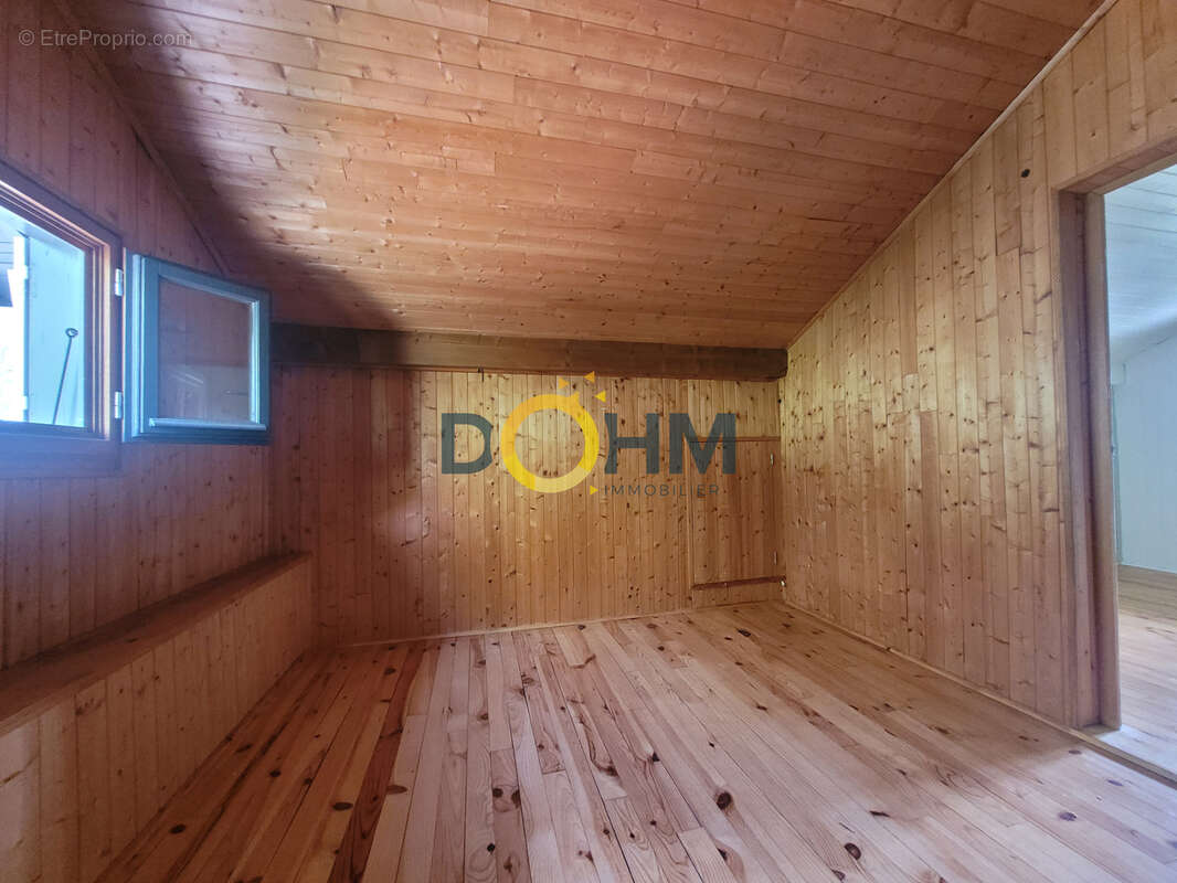 Apinac, Chalet 86m2 habitables avec dépendances et grand jardin - photo 10