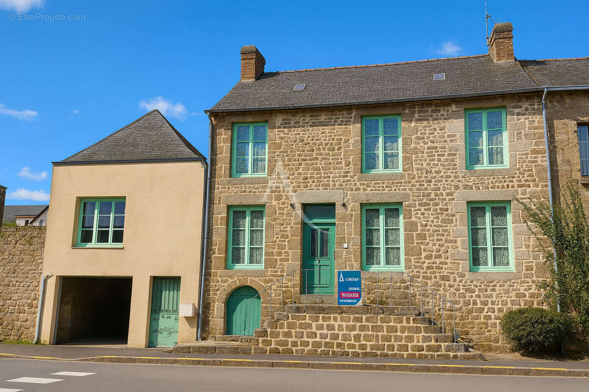 Maison à LASSAY-LES-CHATEAUX