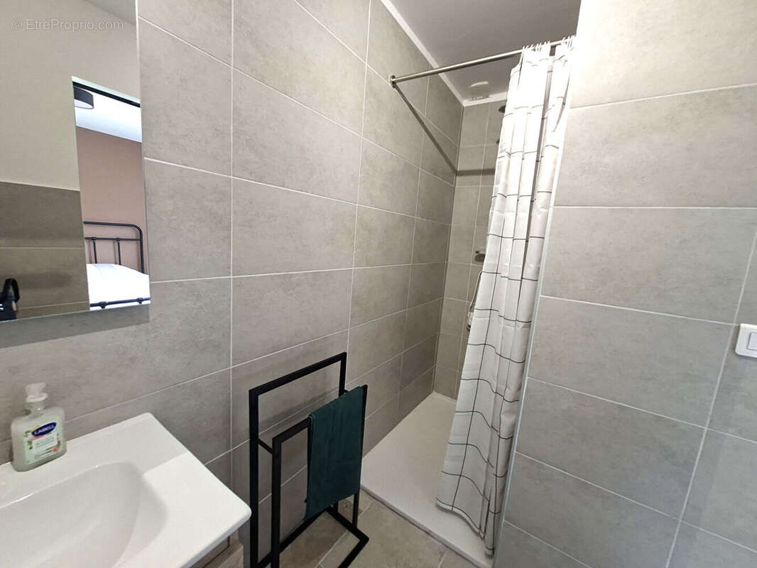 Maison  de caractère en pierre  200m²  sur parcelle 15725m²  CRUAS 07350 - photo 5
