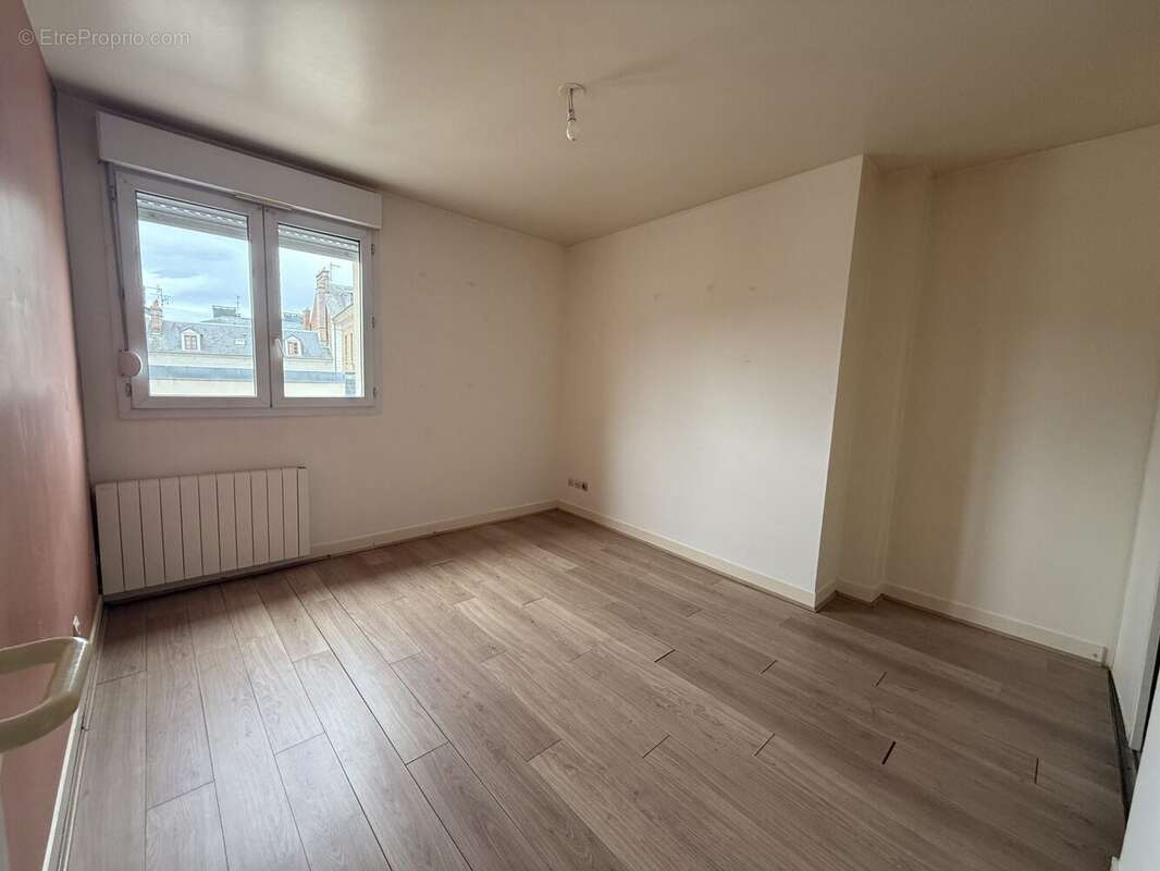 Chambre - Appartement à EVREUX