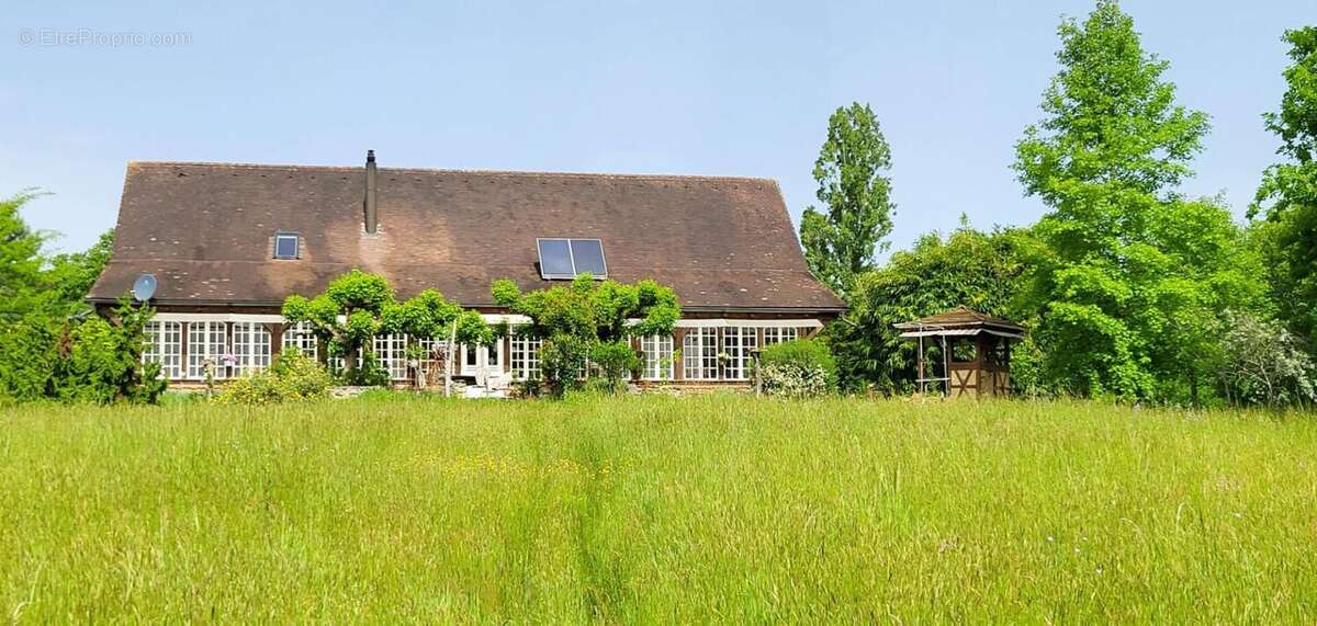 24410 Maison  atypique  sur 2 niveaux entre Riberac  et Saint Aulaye parcelle de  4ha et un étang - photo 2