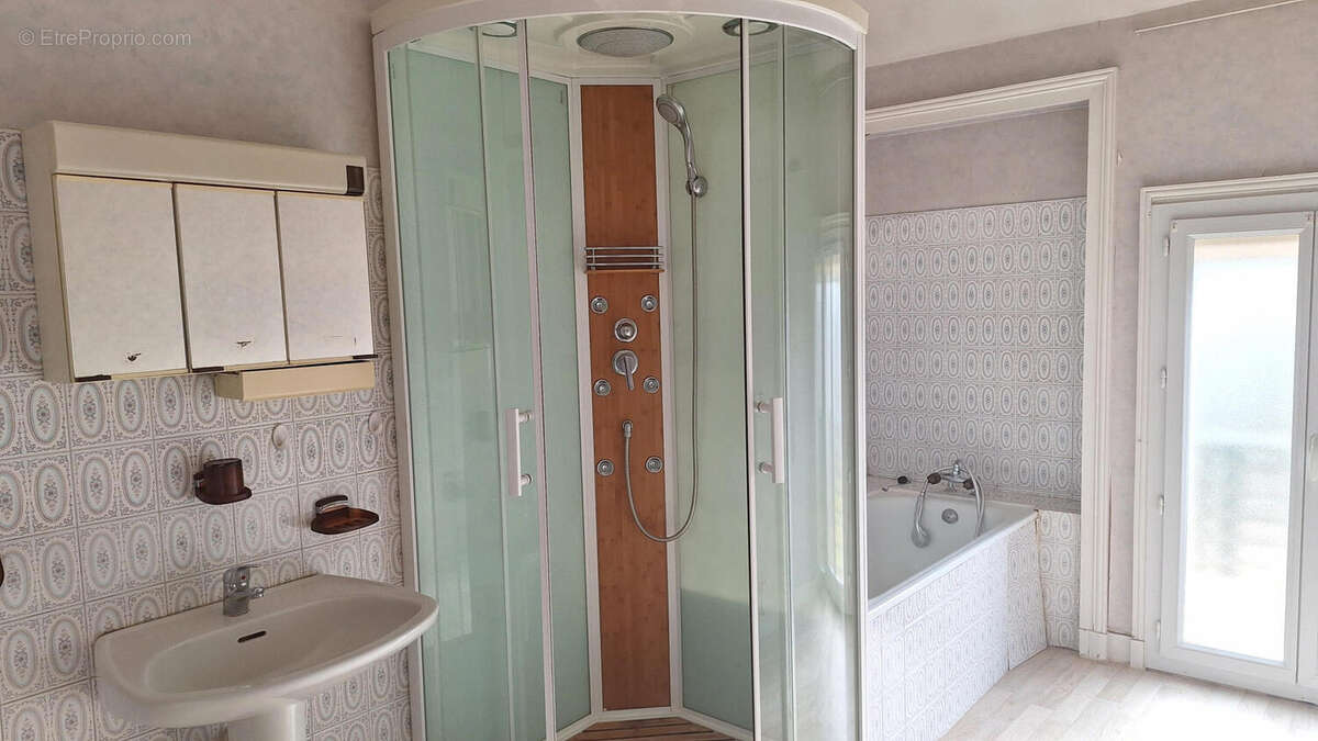 20251009_155617 - Maison à JAVERLHAC-ET-LA-CHAPELLE-SAINT-ROBERT