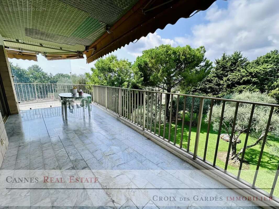 À vendre – Le Cannet, résidence de standing avec parc, piscine et tennis - photo 10