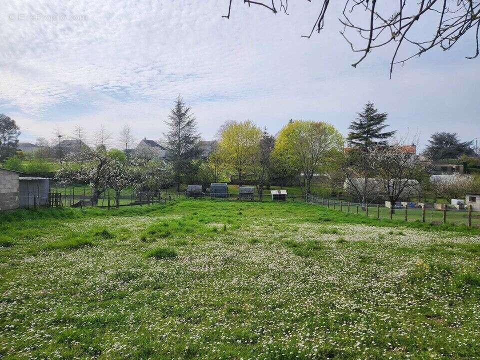 Terrain à LA POMMERAYE