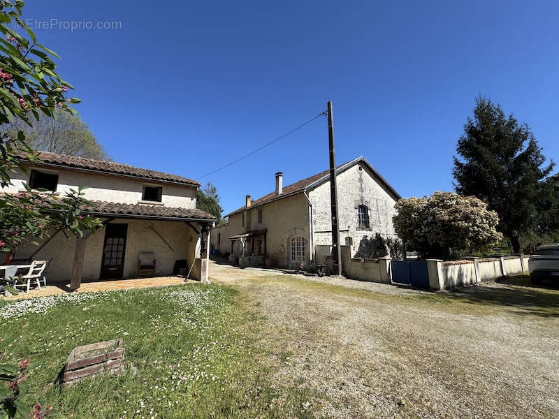 Maison à CHILLAC