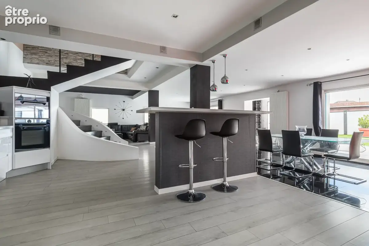 Maison de 212 m2 (intersection Rillieux/Caluire/Sathonay) avec Piscine - photo 9