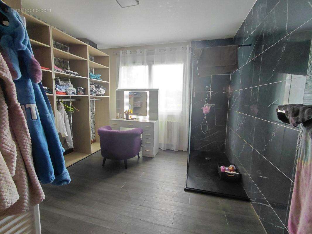 Maison potentiel de 6 chambres sur sous-sol avec jardin - photo 8