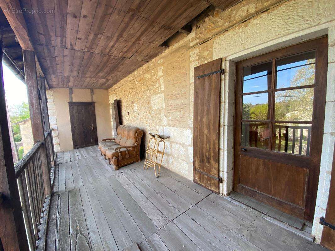 Maison à DOUVILLE