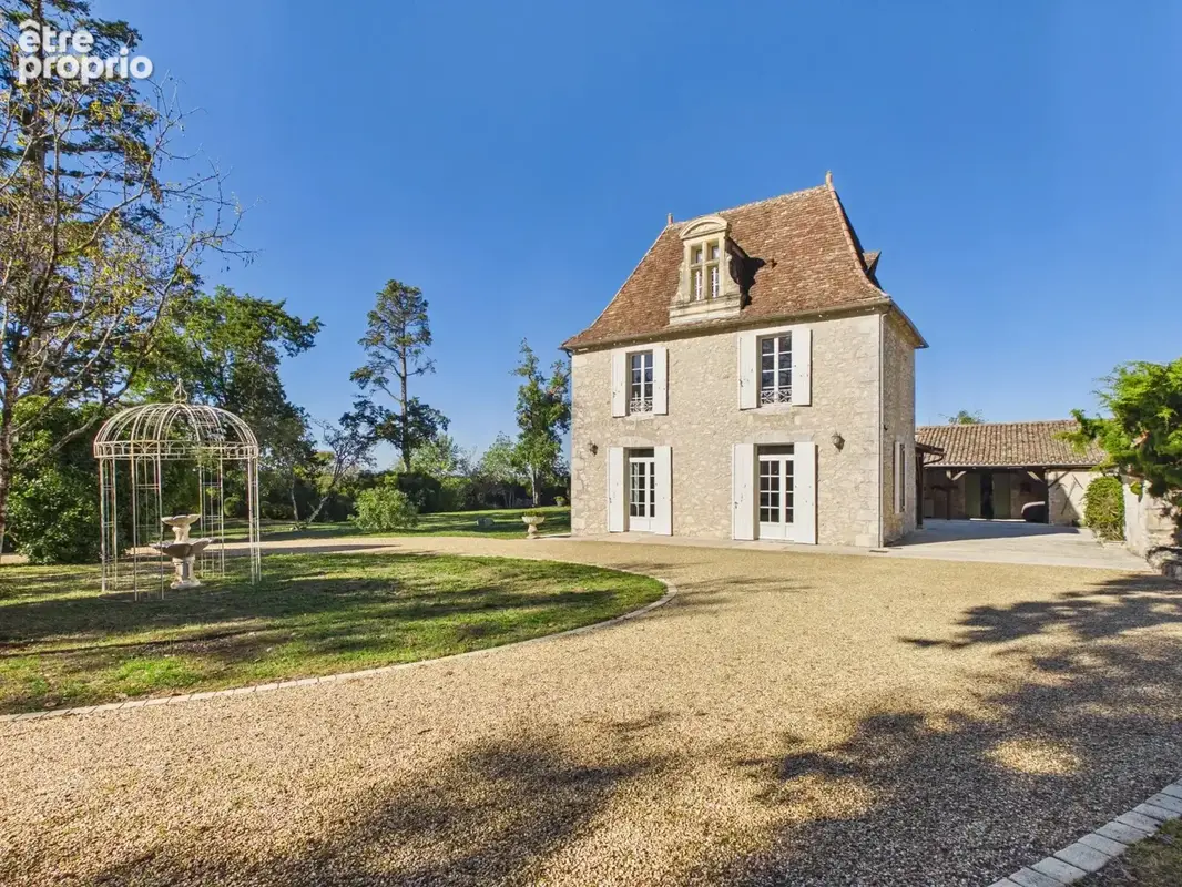 Élégante maison de maître, seconde maison périgourdine et dépendances sur près de 2,5 hectares de parc arboré - photo 20