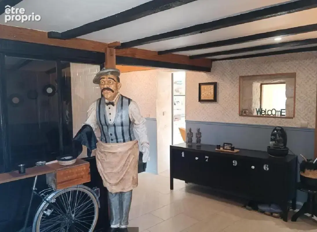 Maison 7 pièces 205 m² à vendre à Sauze-Vaussais (79110) - photo 2
