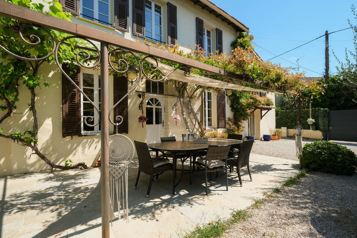 CHARME et CALME ABSOLU - MAISON 156m2 - Saint-Laurent-du-Var - photo 3