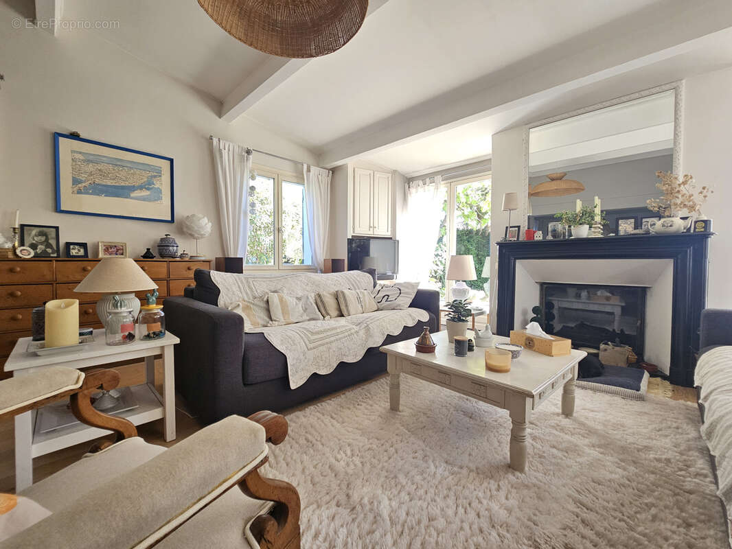 Maison à SAINT-BRES