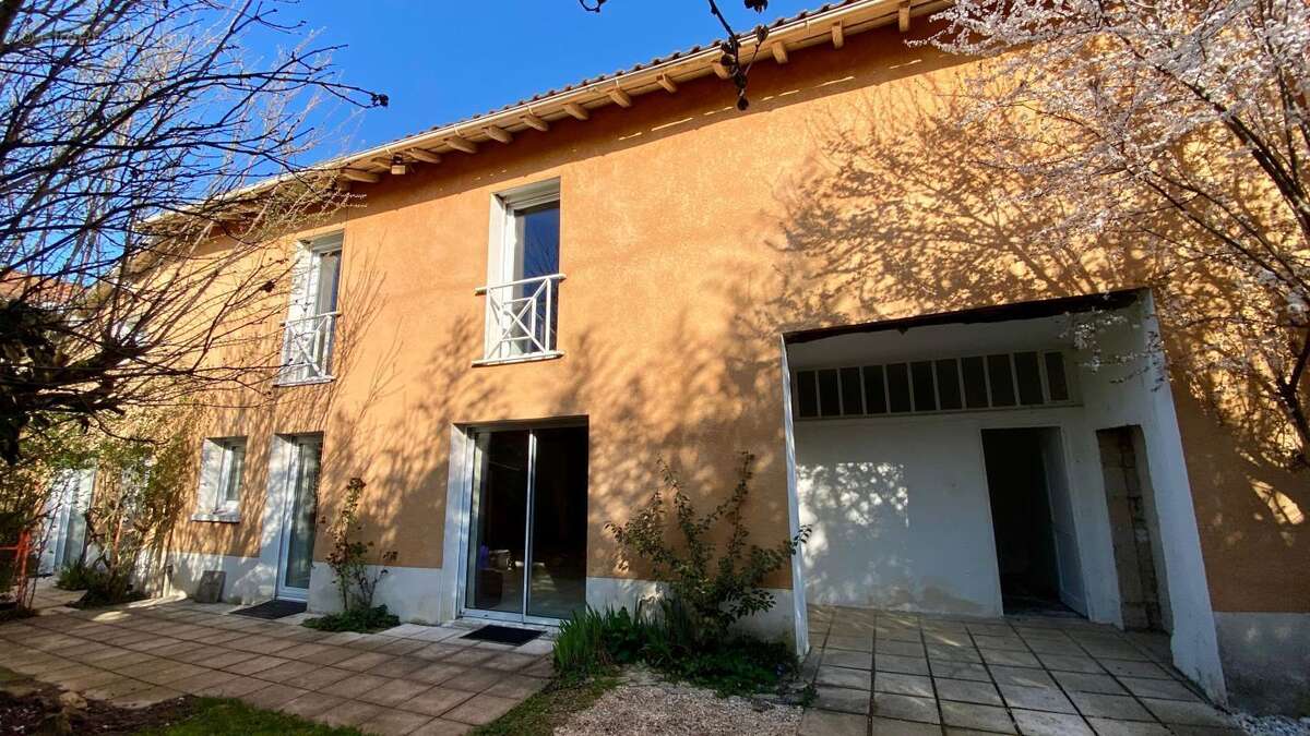 Maison à SATHONAY-VILLAGE