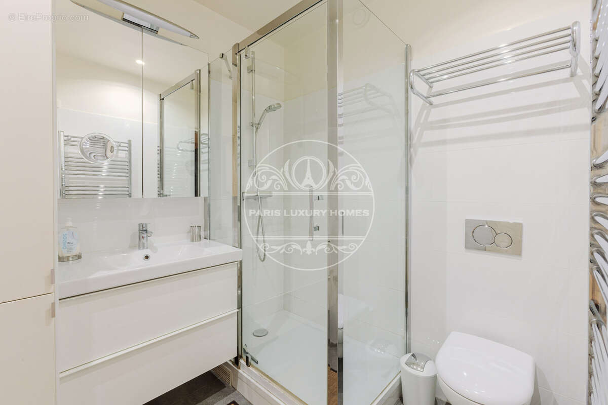 Appartement à PARIS-1E