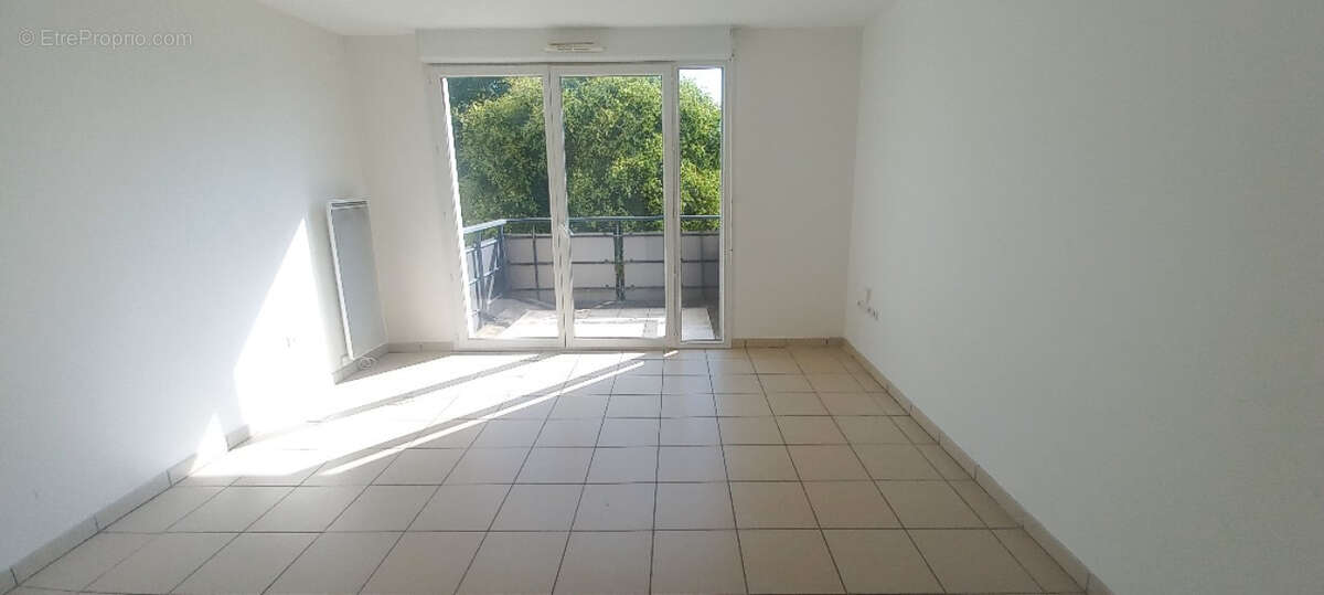 T2 Premier et dernier étage avec terrasse et parking - photo 3