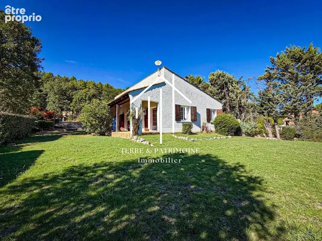Villa avec piscine et garage. - photo 2