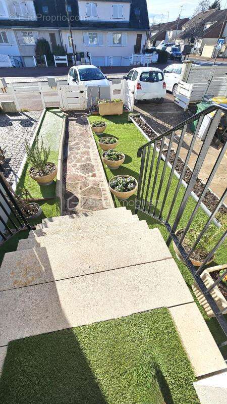 Maison à SAINT-JEAN-DE-LA-RUELLE