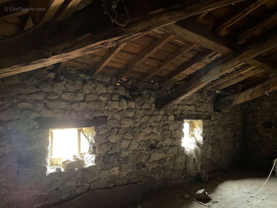 Maison à SATILLIEU