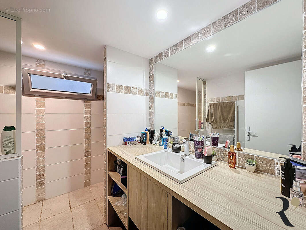 Maison à SAINT-PIERRE-DE-LAGES