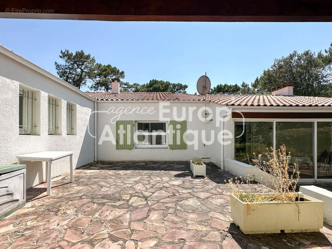 Villa avec piscine 200m2 habitables - Parc de la résidence - La Palmyre - photo 26
