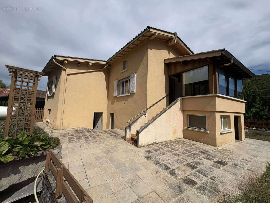 Maison à LAMURE-SUR-AZERGUES