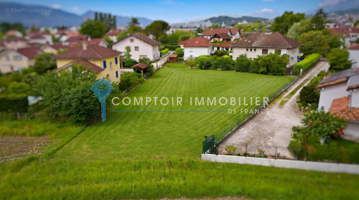 Terrain à CROLLES