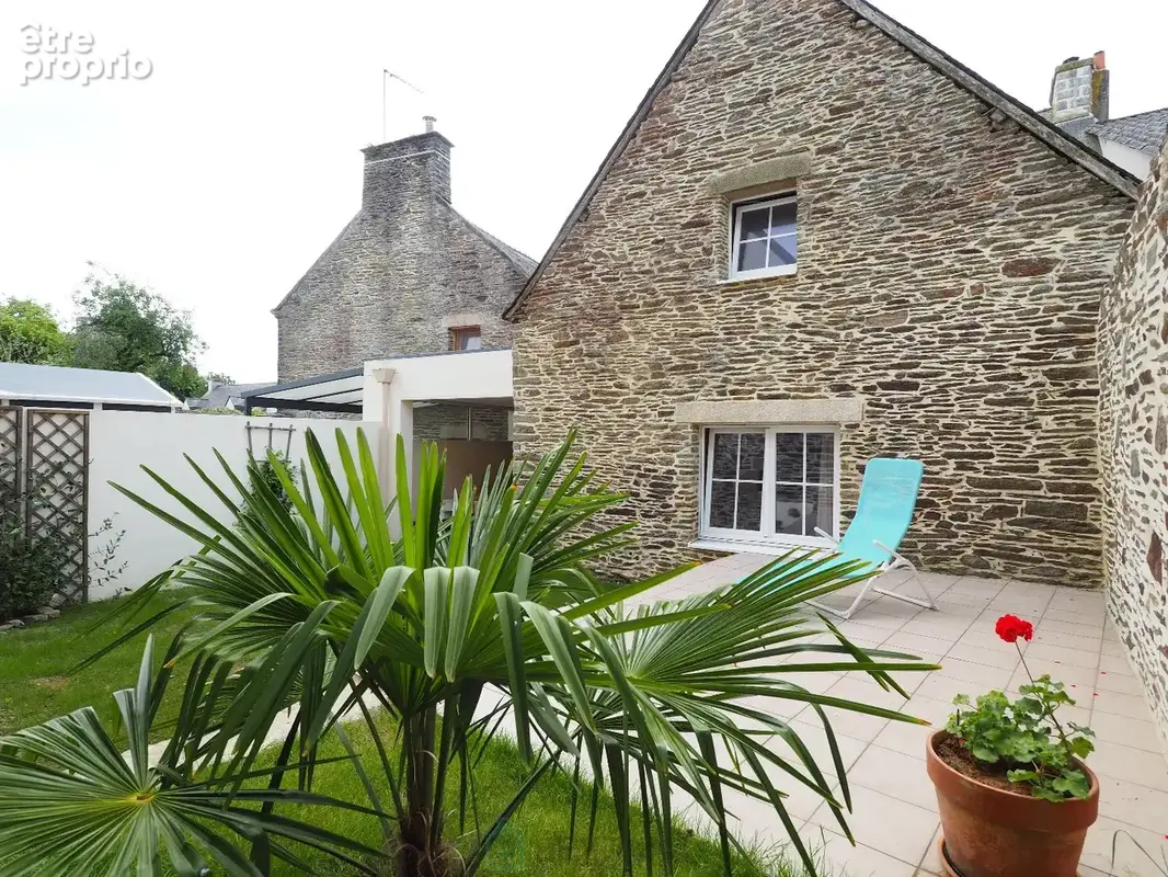 Remungol - Immeuble 157 m² + 50 m² complémentaires avec petit espace jardin intérieur - photo 3
