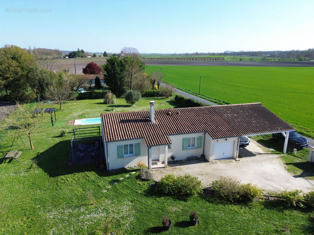 Maison à SAINT-CIERS-CHAMPAGNE
