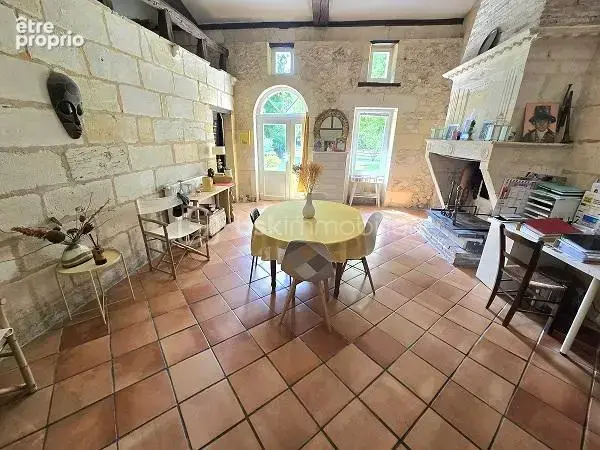 Magnifique maison en pierres renovee de 379 m2 avec 4 chambres, piscine sur un terrain de 1,8 hectares !!! - photo 16