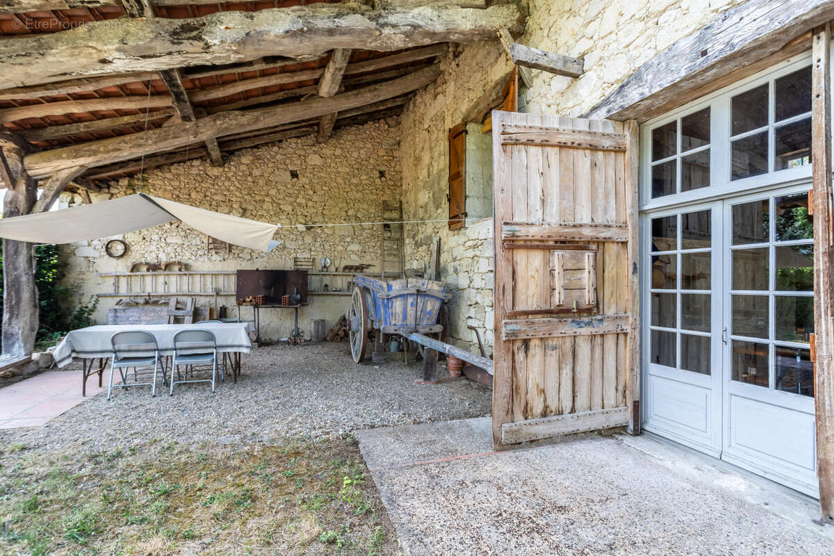 Maison à MONTJOI