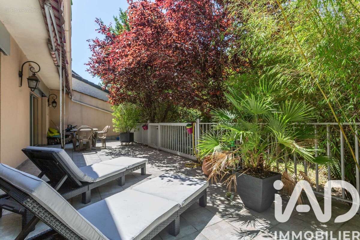 Maison 440 m² à Sainte-Genevieve-Des-Bois  - photo 3