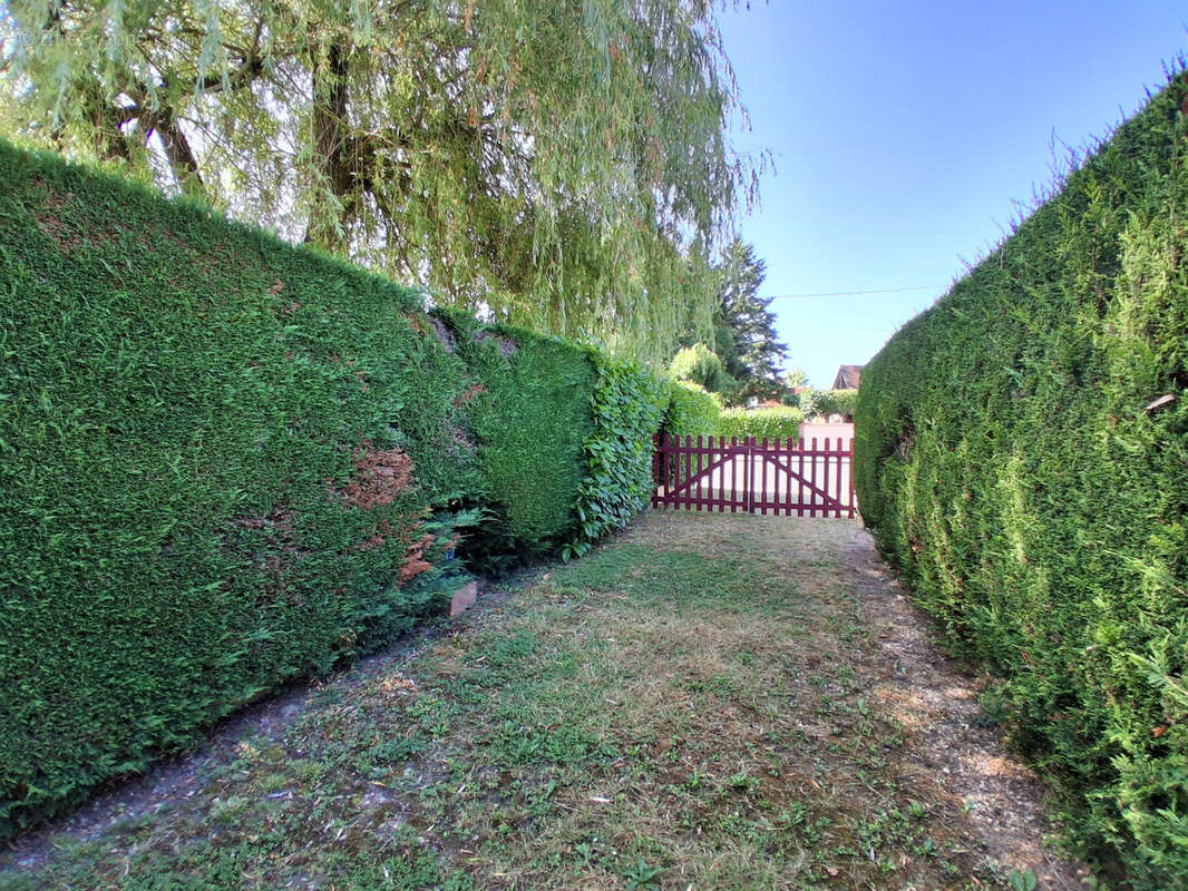 Pavillon avec garage, jardin clos et arboré - photo 19