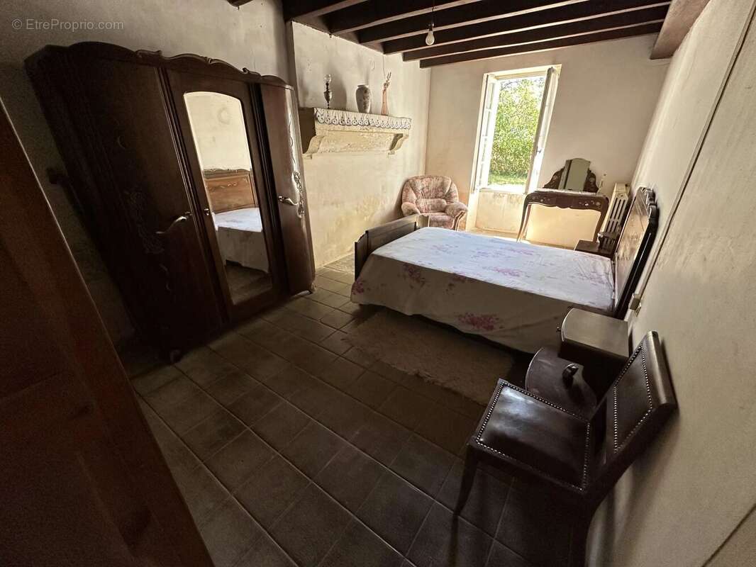 Longère entre Bressuire et La Chapelle-Saint-Laurent, 3 chambres avec granage en pierre - photo 12