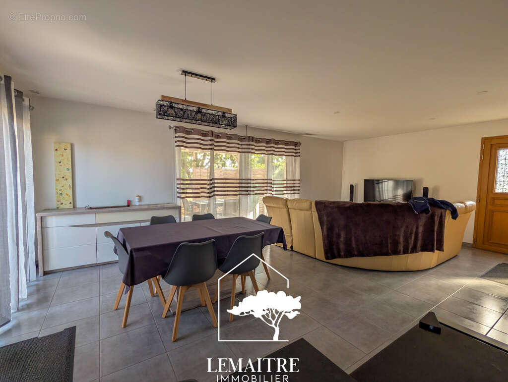CORME-ROYAL (17600)   Pavillon individuel   106 m2   3 chambres   Garage   Terrain 471 m2 - photo 2