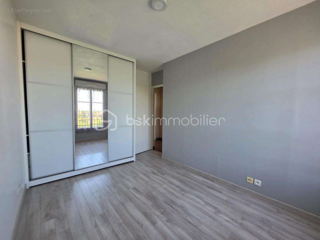 Appartement à VAUJOURS
