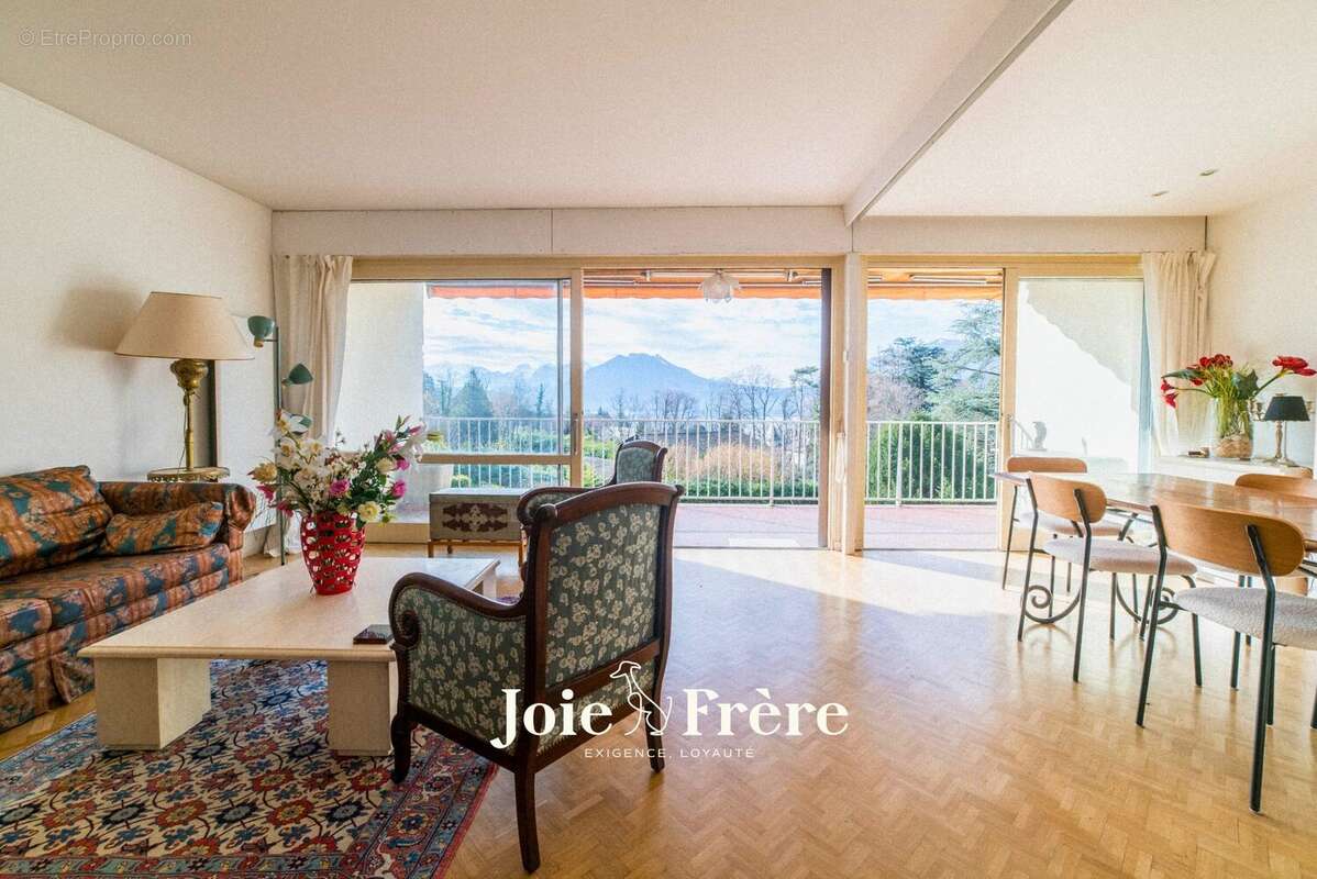 Appartement à VEYRIER-DU-LAC