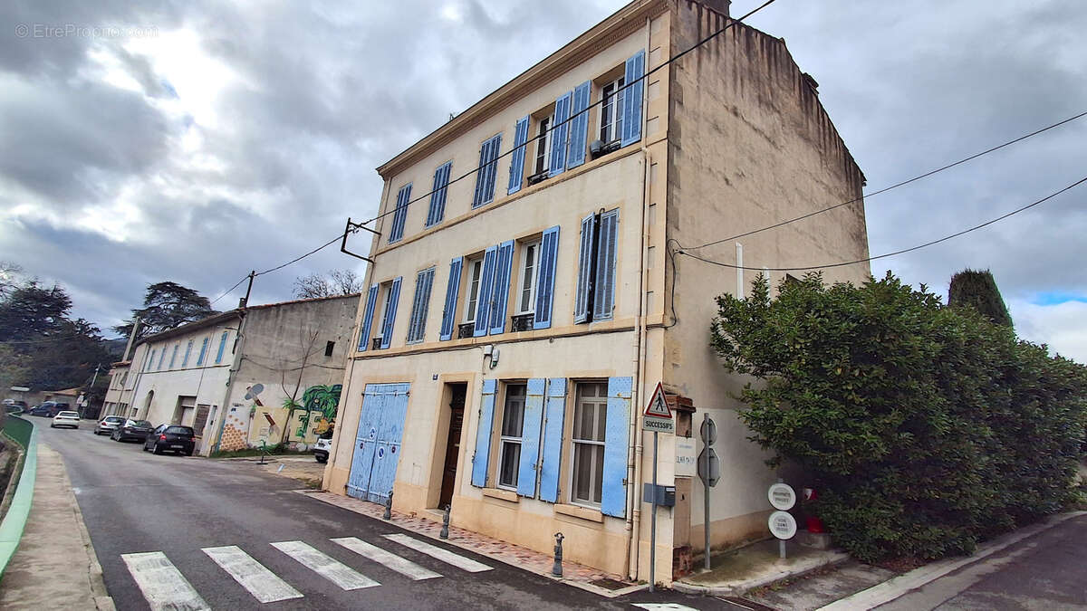 Appartement à ROQUEVAIRE