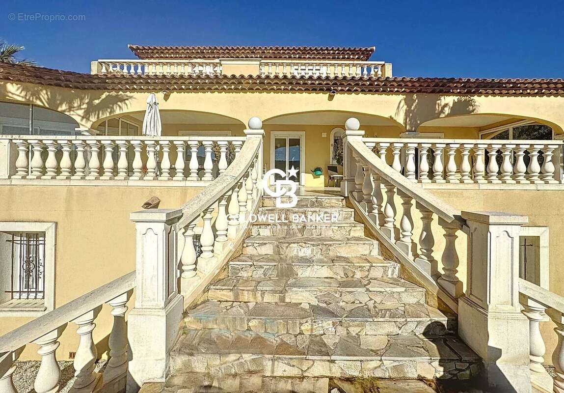 Maison à LES ISSAMBRES