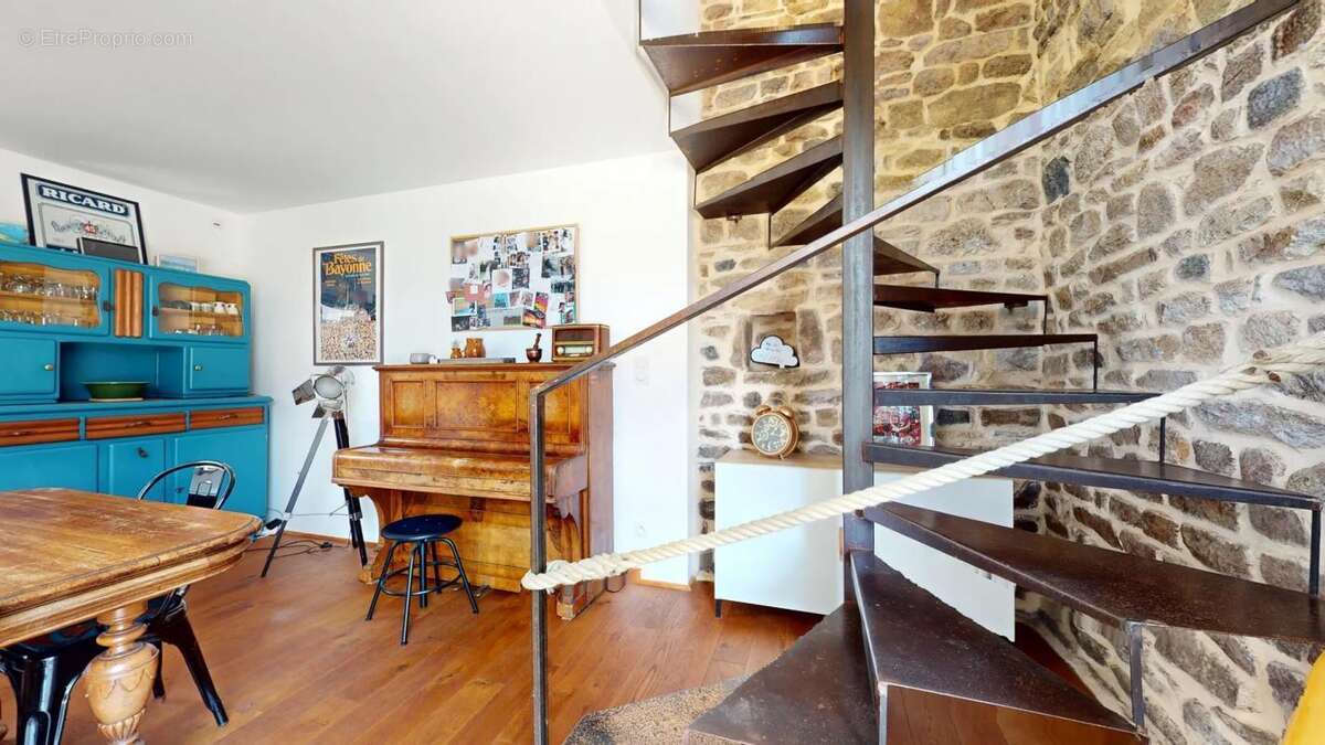 Maison à LOCOAL-MENDON