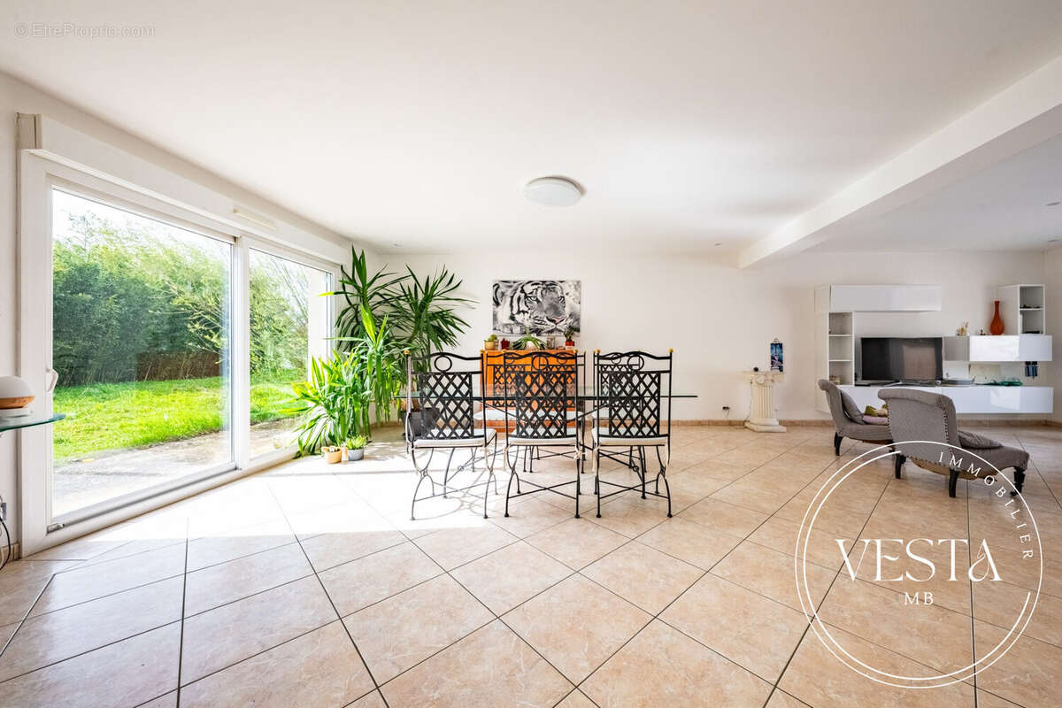 Maison à MIREBEAU-SUR-BEZE