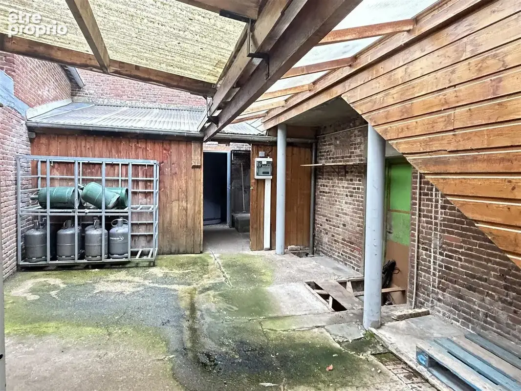 Un Ensemble immobilier comprenant : - Au rez-de-chaussée : un local commercial, réserve, chambre froide, réser - photo 25