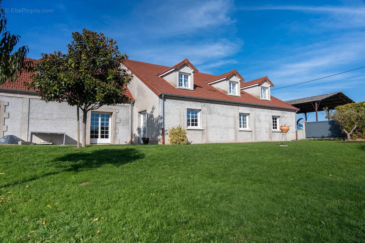 Maison à ESPINASSE-VOZELLE