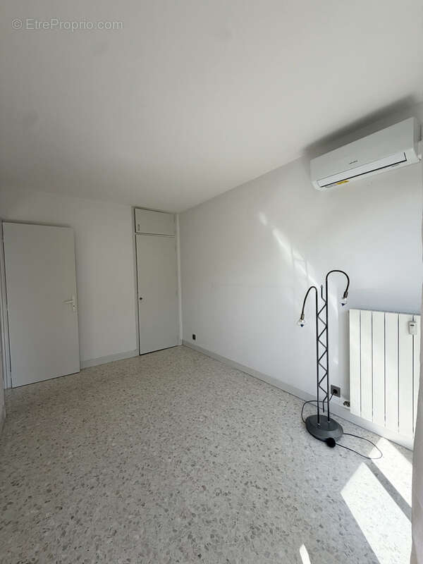 Appartement traversant 3 pièces avec vue mer proche centre-ville de sainte maxime - photo 11