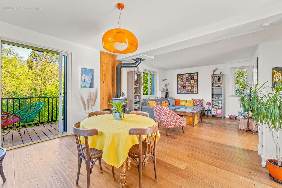 Maison à DIVONNE-LES-BAINS