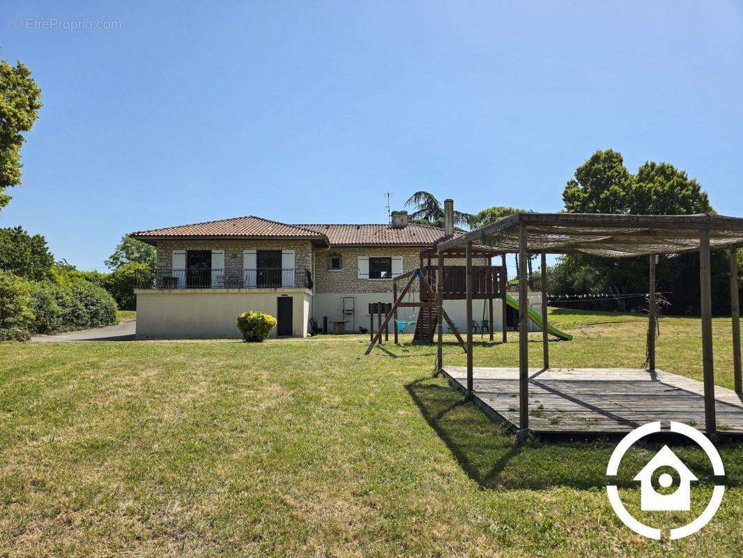 ? Maison familiale sur sous-sol - 4 chambres + studio - T - photo 26